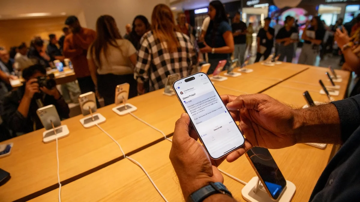 Apple Nears $1 Billion Google AI Deal for Siri